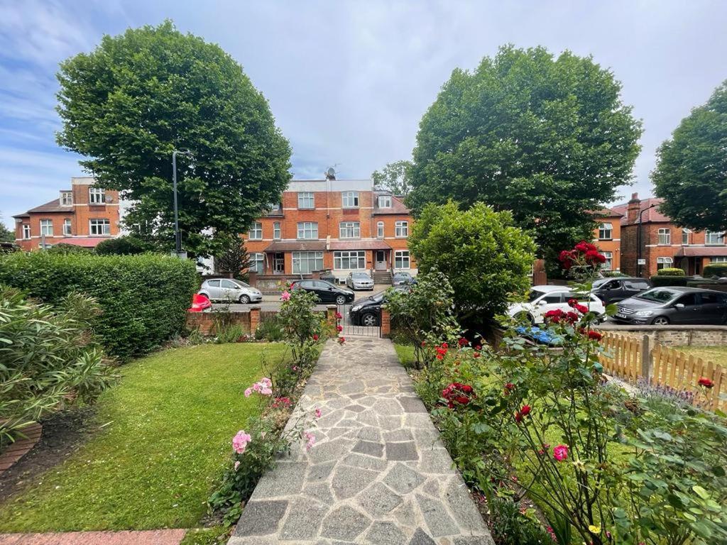 Spacious Holiday Home! 런던 외부 사진