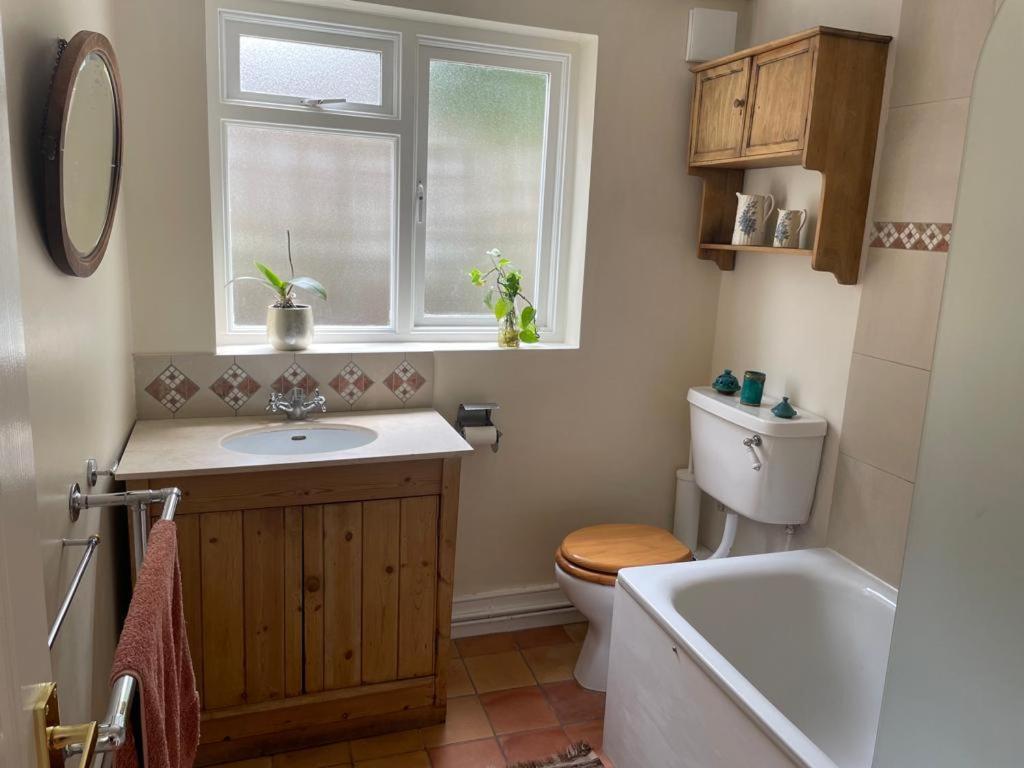 Spacious Holiday Home! 런던 외부 사진
