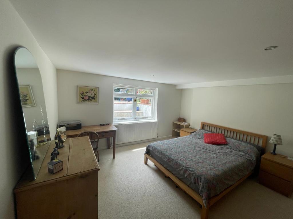 Spacious Holiday Home! 런던 외부 사진