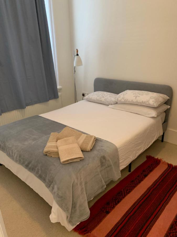 Spacious Holiday Home! 런던 외부 사진