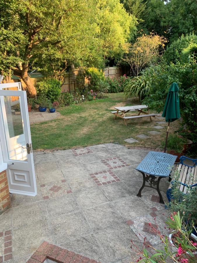 Spacious Holiday Home! 런던 외부 사진